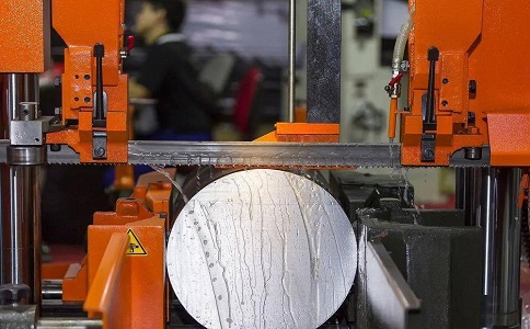 南头镇立式金属带锯床切削出现跑带故障解决方法！